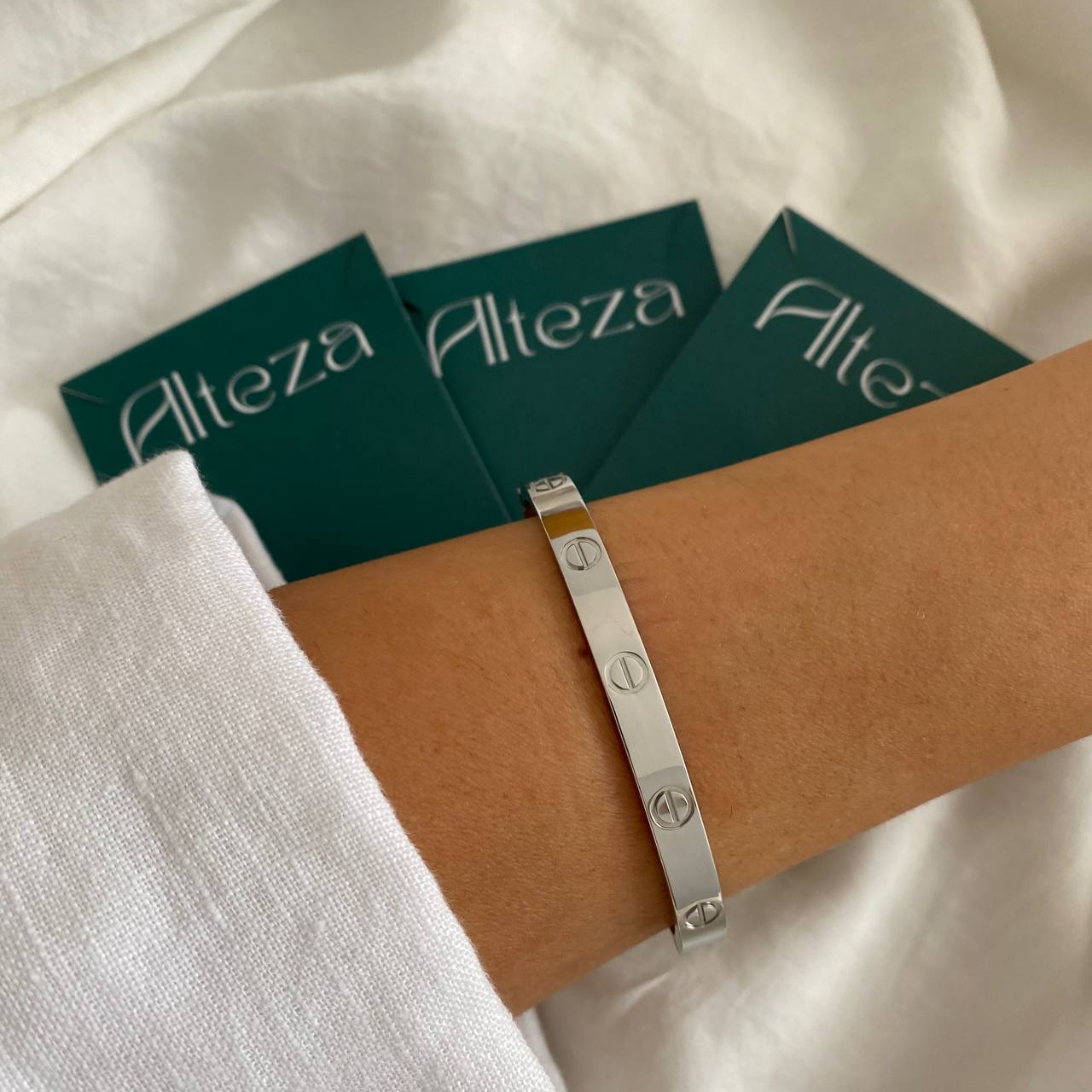 PULSERA LOVE (3 colores)
