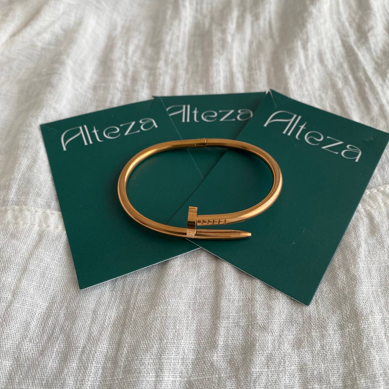 PULSERA CLAVO (3 colores)