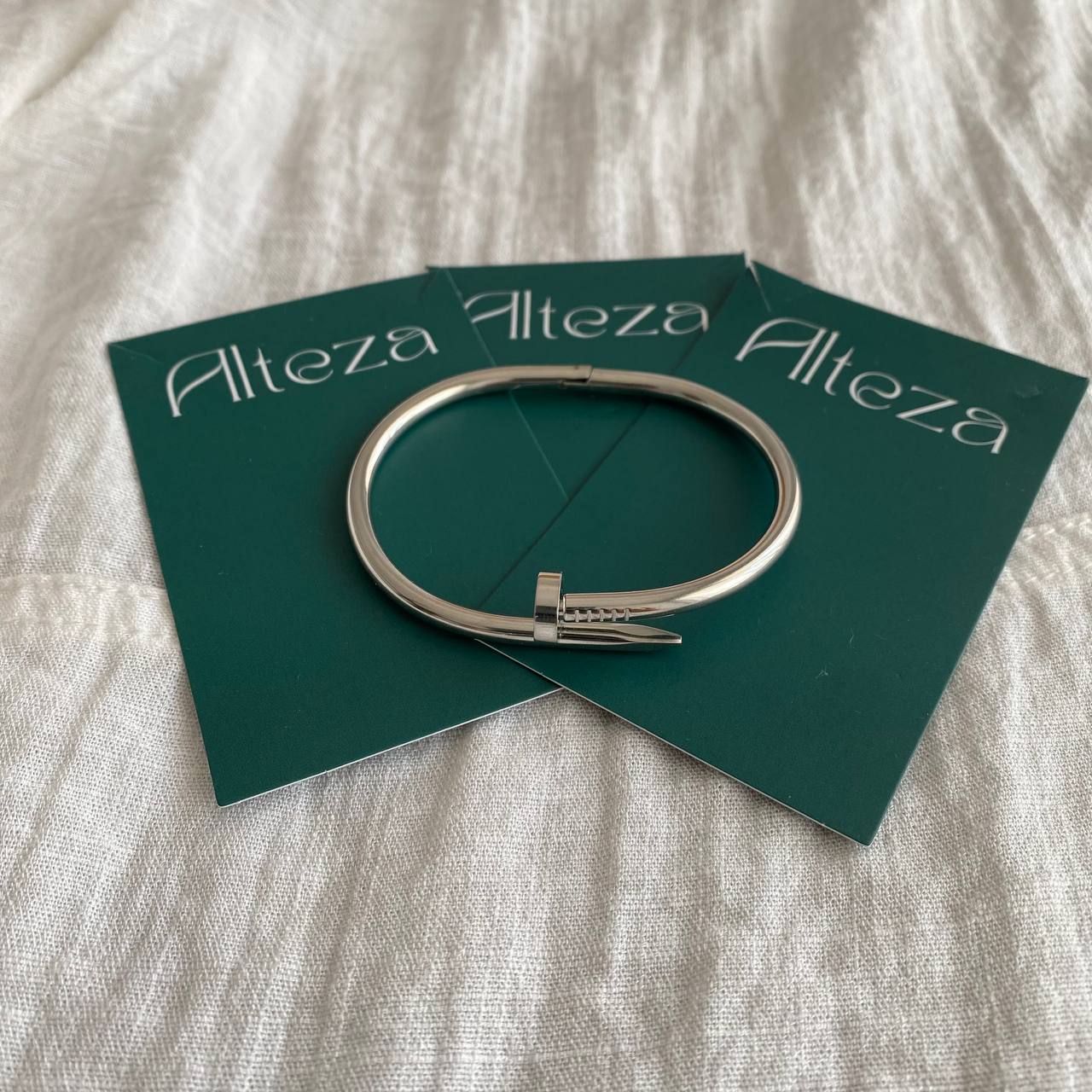 PULSERA CLAVO (3 colores)