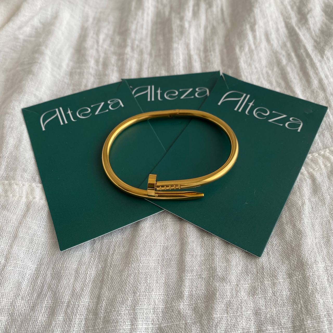 PULSERA CLAVO (3 colores)
