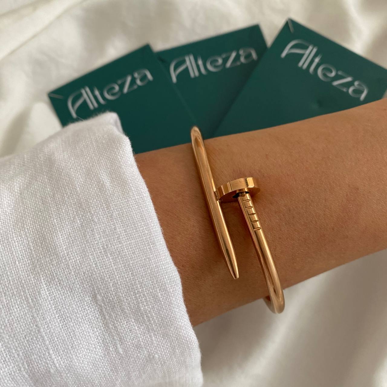 PULSERA CLAVO (3 colores)