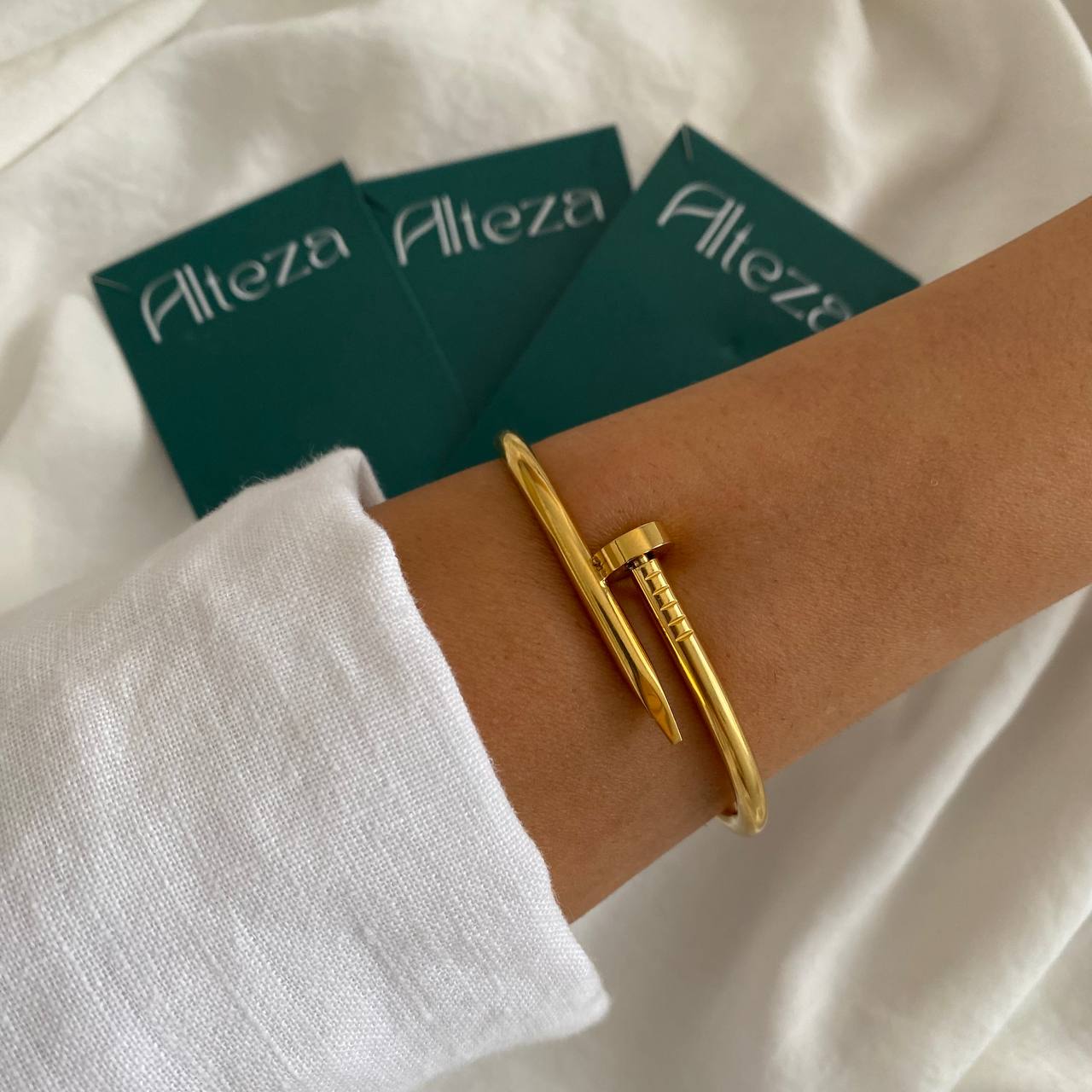 PULSERA CLAVO (3 colores)